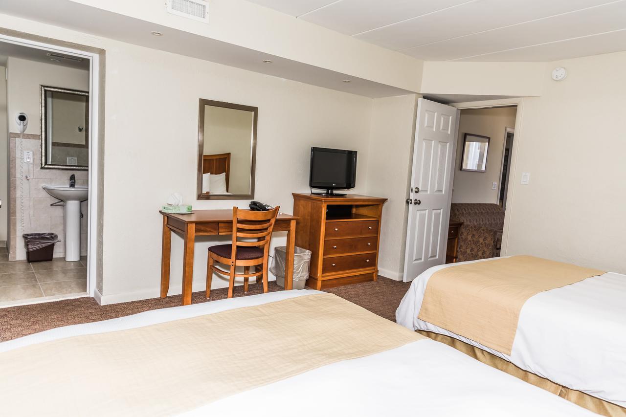 Desert Sand Resort Avalon Bagian luar foto